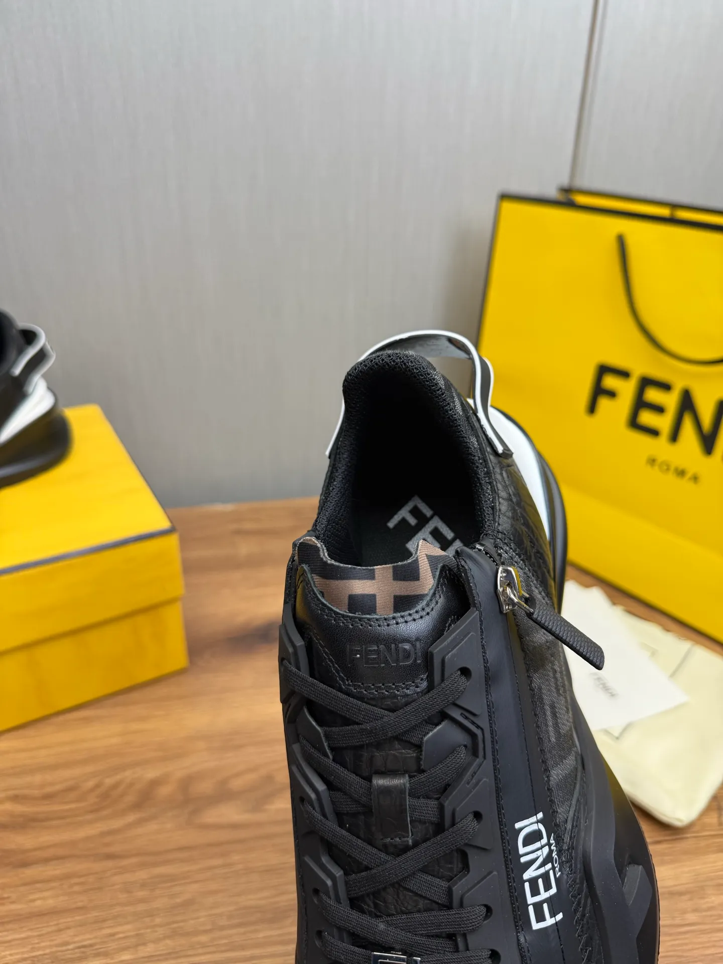 Men's men's shoes 💰620💰 Fendi [Fendi] hot style is on the market 🔥Fashionable casual men's shoes 🔱 Made of original brand fly-knit fabric. Original cowhide + breathable mesh lining + sheepskin feet, perfect shape, top quality, you deserve it 🔜Original rubber outsole, ultra-light, non-slip and wear-resistant 👣 Standard size 38-44